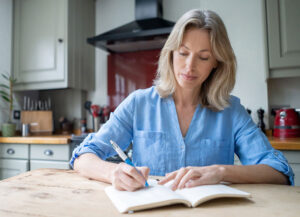 The Benefits of Keeping a Journal for a Loved One with Dementia