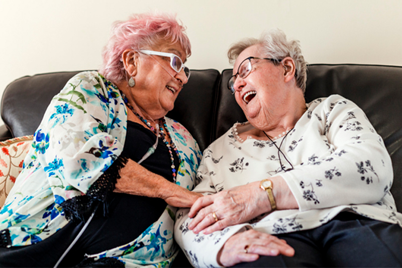 happy-ladies-laughing-one-with-COPD-and-oxygen